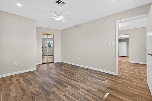 Building Photo - 430 Sunnyside Dr