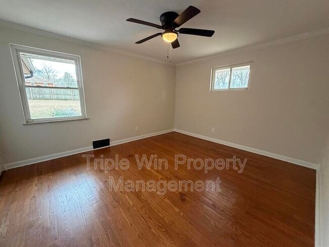 Building Photo - 30 Rolling Hills Dr