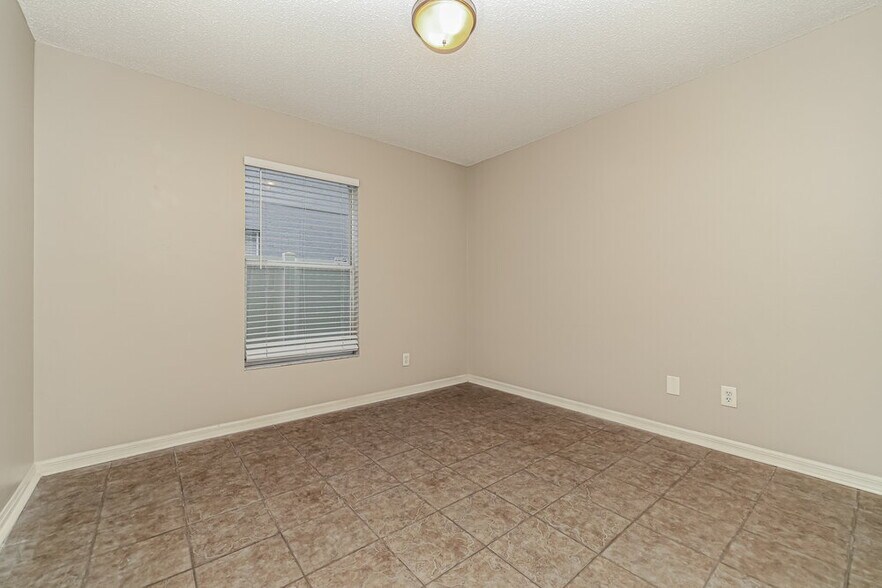 Building Photo - 4022 Fontana Pl