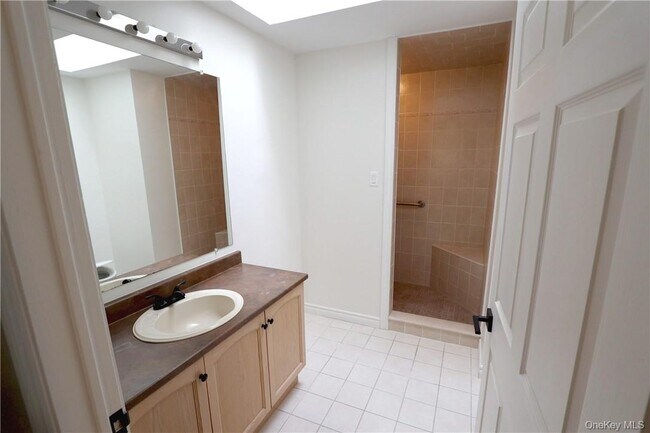 Building Photo - 63 Lawrence Hill Rd