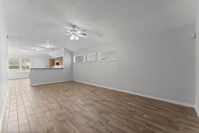 Building Photo - 5041 Willow Point Dr