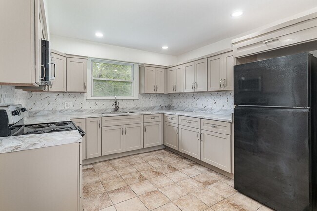 Building Photo - Lovely 3 Bedroom in Parkview Estates!