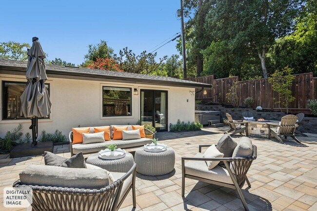Building Photo - Luxury Single-Level Westside Alamo Home with Saltwater Pool, Spa & Outdoor Kitchen