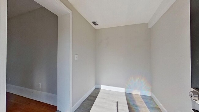 Building Photo - Murray Hill 3 bedroom