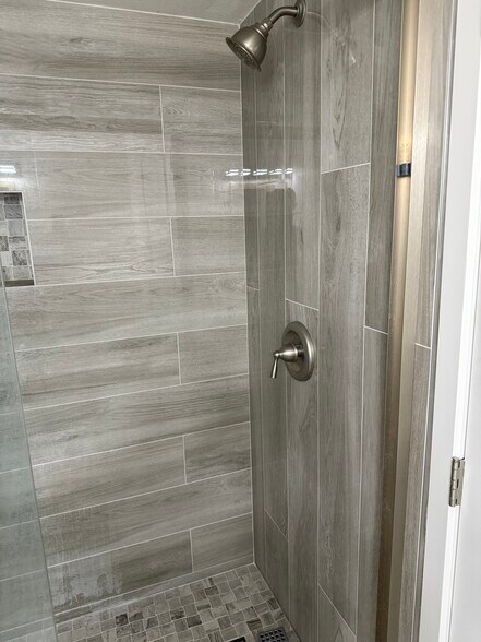 bath - 315 Chester St