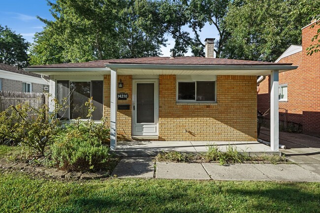 Building Photo - BEAUTIFUL 3 BED 1.5 BATH HOME  IN OAK PARK MI