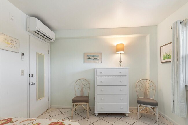 Building Photo - 3 Bedroom 2 Bathroom Furnished Condo