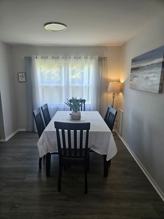 Building Photo - 2213 Wharton Ave