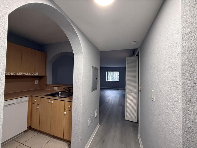 Building Photo - 2901 SE 13th Rd