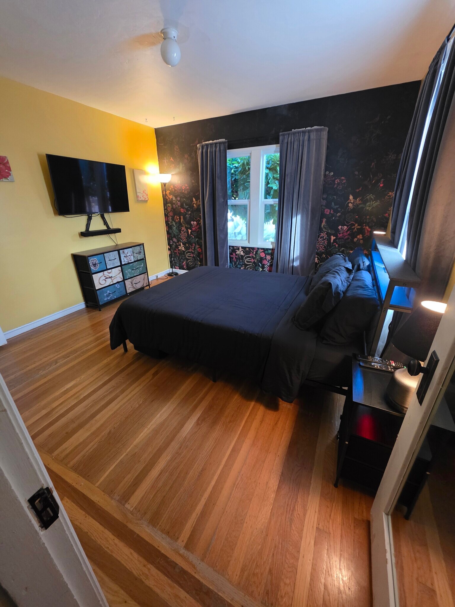 Building Photo - 9333 Lawlor St