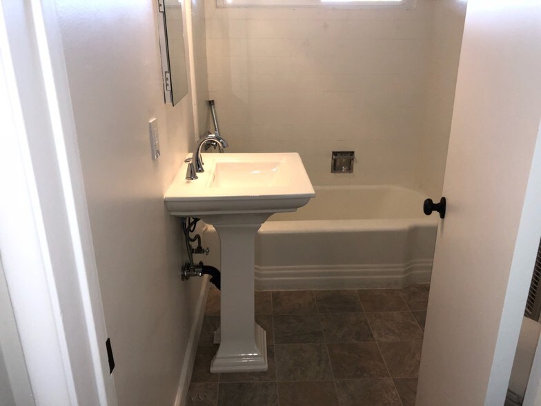 Bathroom - 4439 Lakeside Dr