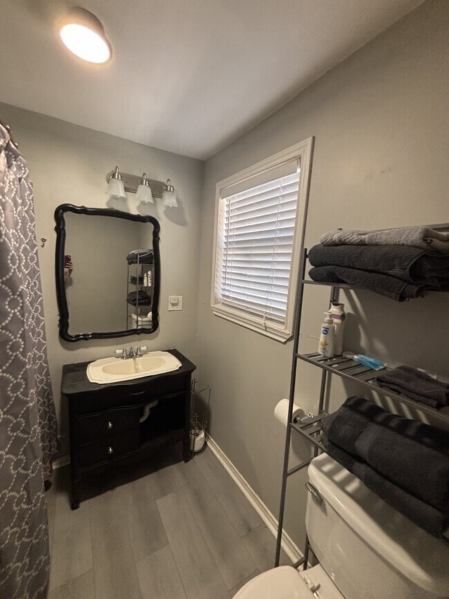 Building Photo - 116 Matlock