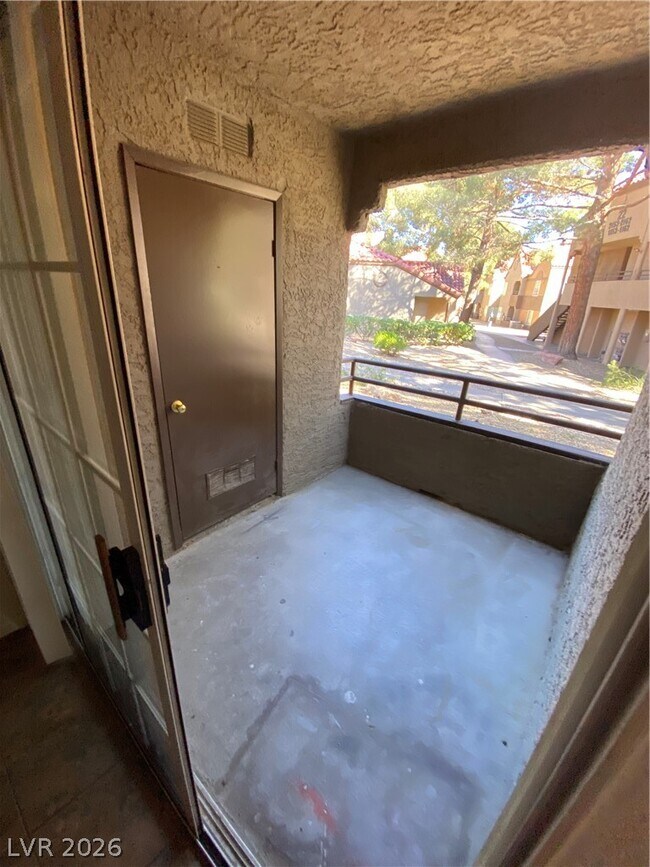 Building Photo - 2200 S Fort Apache Rd