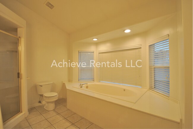 Building Photo - 587 N 1775 W