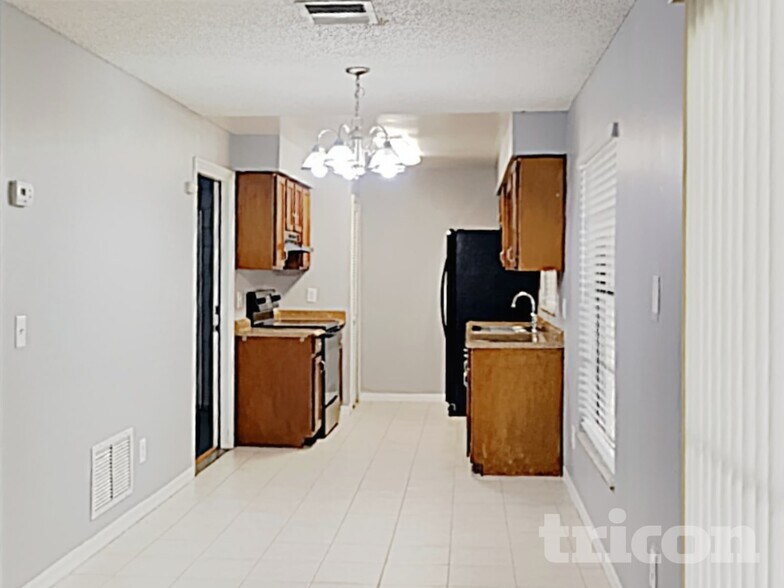 Building Photo - 6427 Undine Way