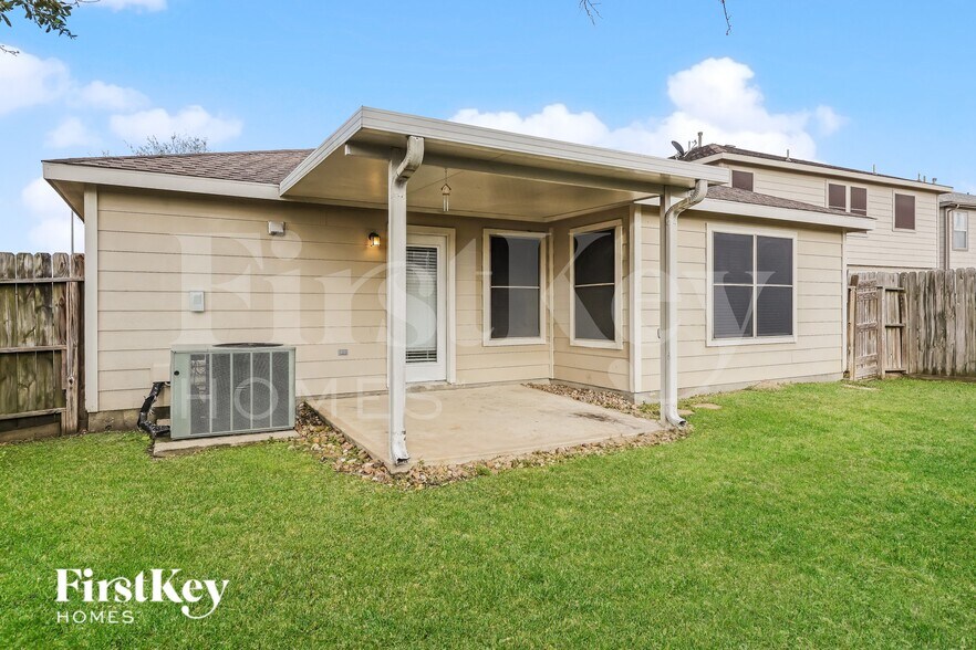 Building Photo - 29311 Legends Hill Dr