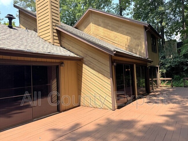 Building Photo - 1302 Colony Dr