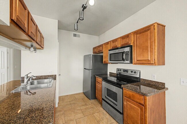 Building Photo - 16013 S Desert Foothills Pkwy