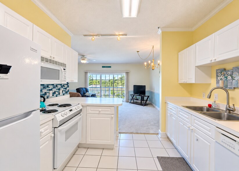 Building Photo - 4879 Dahlia Ct