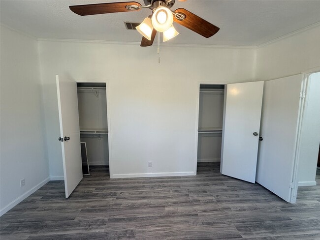 Building Photo - 10621 Parker Dr