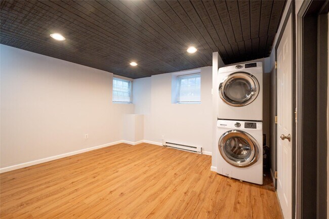 Building Photo - 60 Remington Pl