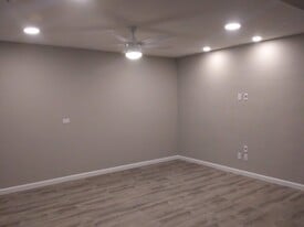 Building Photo - 111 S Dale Ct