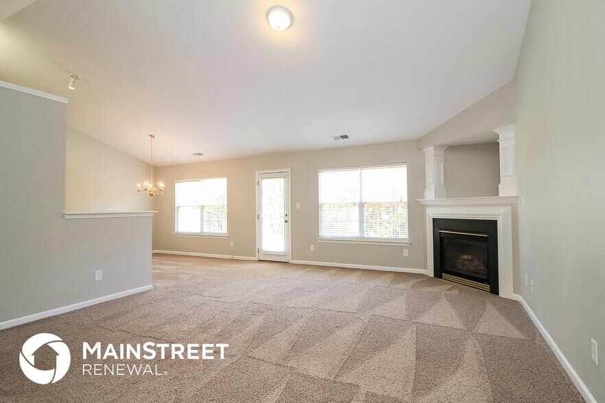 Building Photo - 445 Bangor Dr