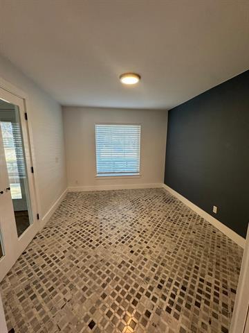 Building Photo - 6826 Kingsbury Dr