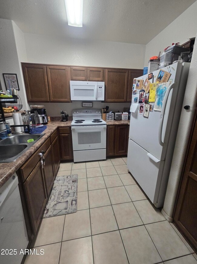 Building Photo - 4267 Kings Canyon Way