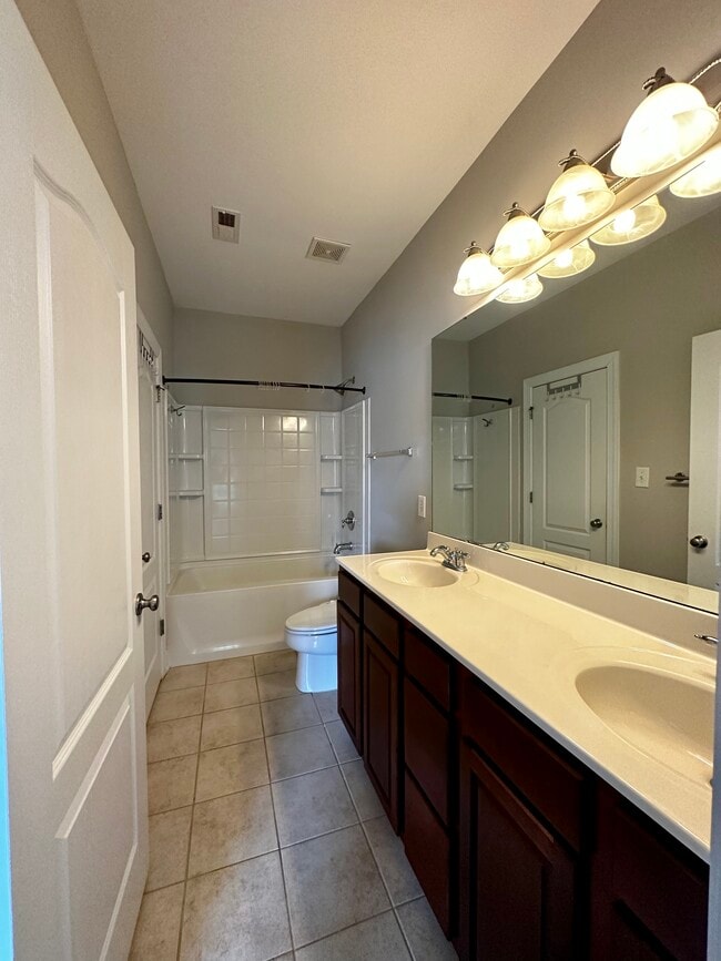 Building Photo - 1008 Longwillow Ct
