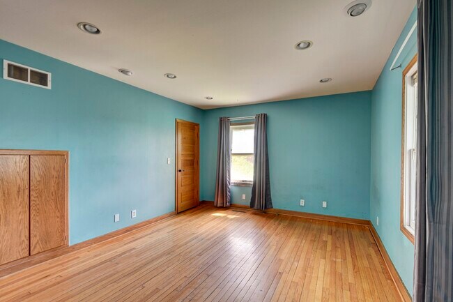 Building Photo - 307 N 31st St