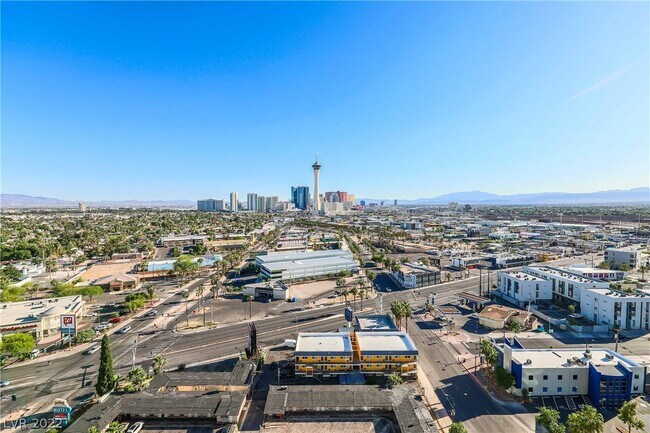 Building Photo - 900 S Las Vegas Blvd
