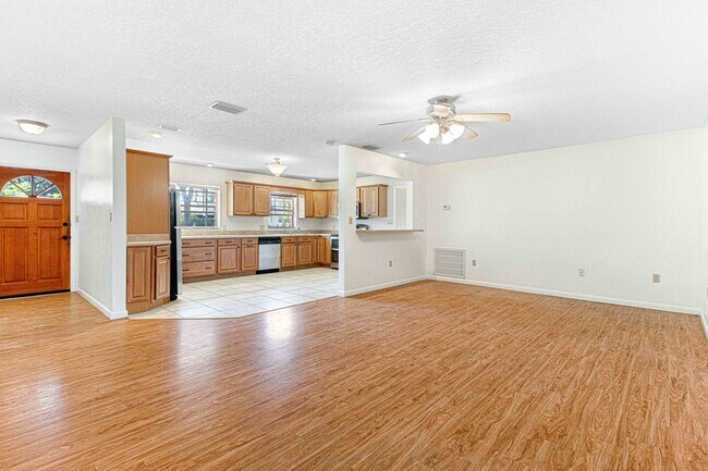 Building Photo - 1116 Eden Dr