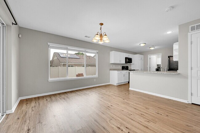 Building Photo - $2,695.00, 3 bed, 2.5 bath located in Denver.