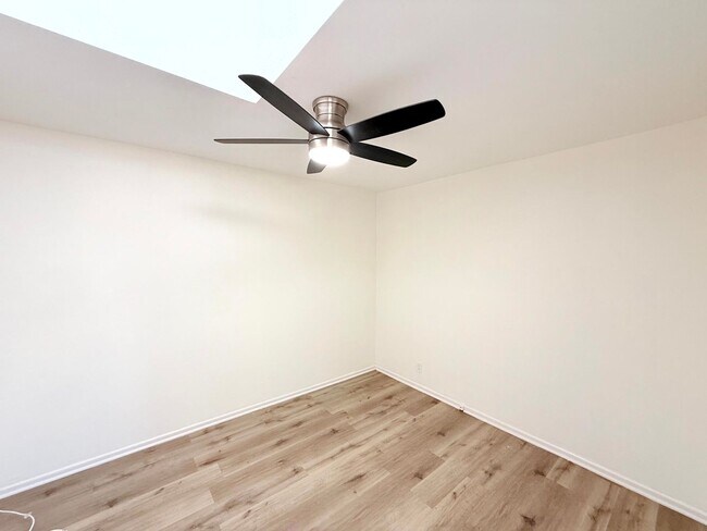 Building Photo - 6200-6202 Muscatel