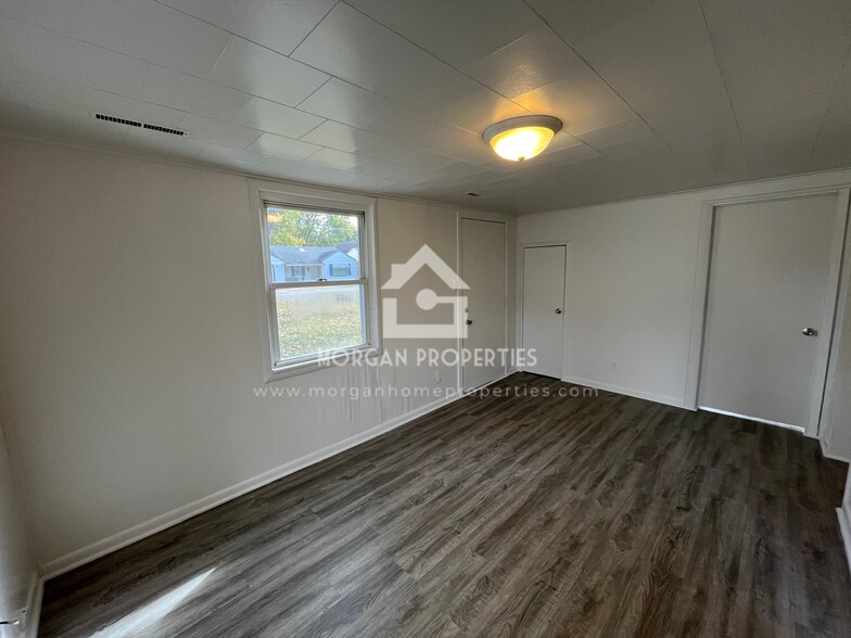 Building Photo - 619 Woodlawn Dr