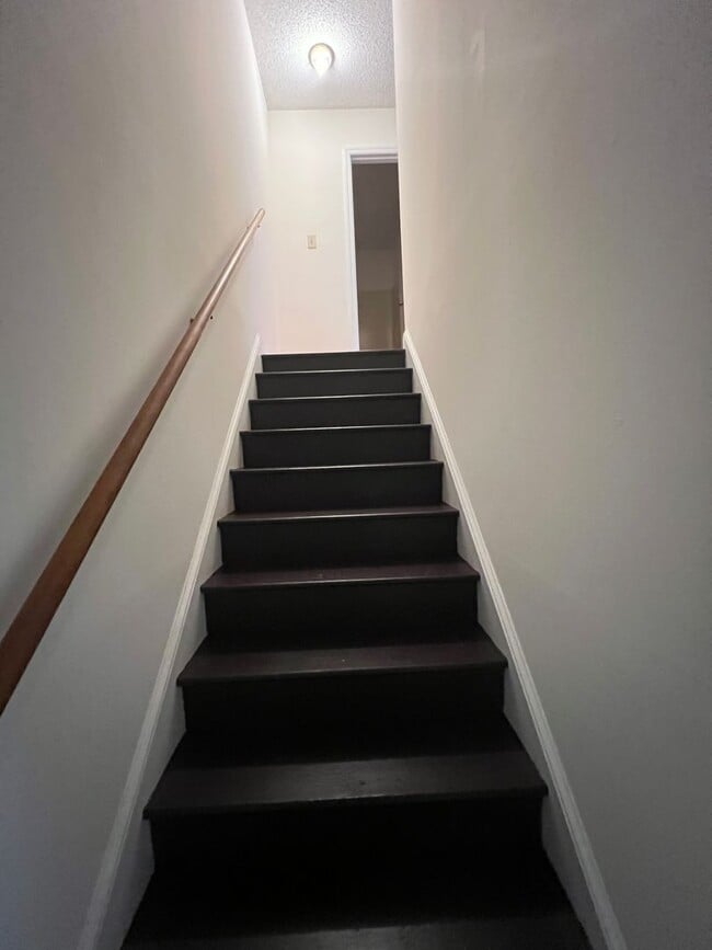 Building Photo - Two Bedroom Duplex (WINGATE)