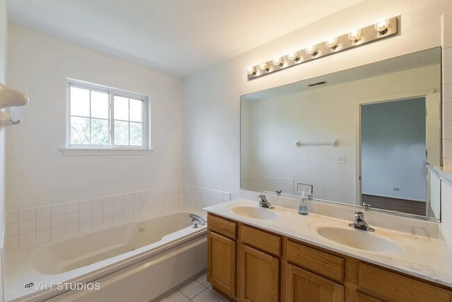 Building Photo - 852 S Insignia Ct