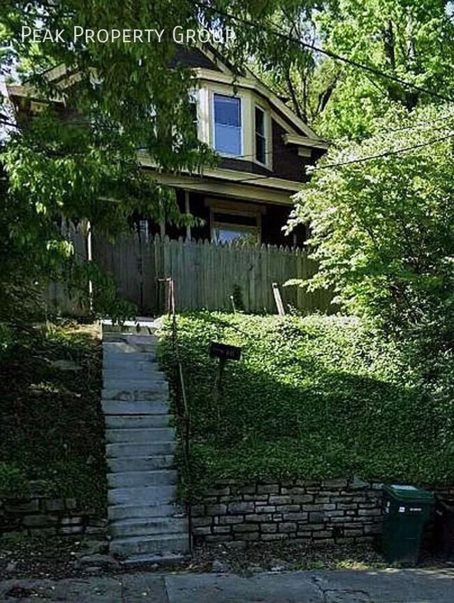 Building Photo - 635 Straight St