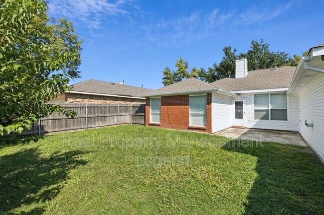 Building Photo - 10971 Castle Dr
