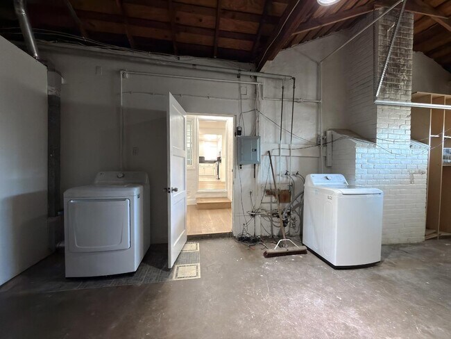 Building Photo - 15935 Paseo Largavista