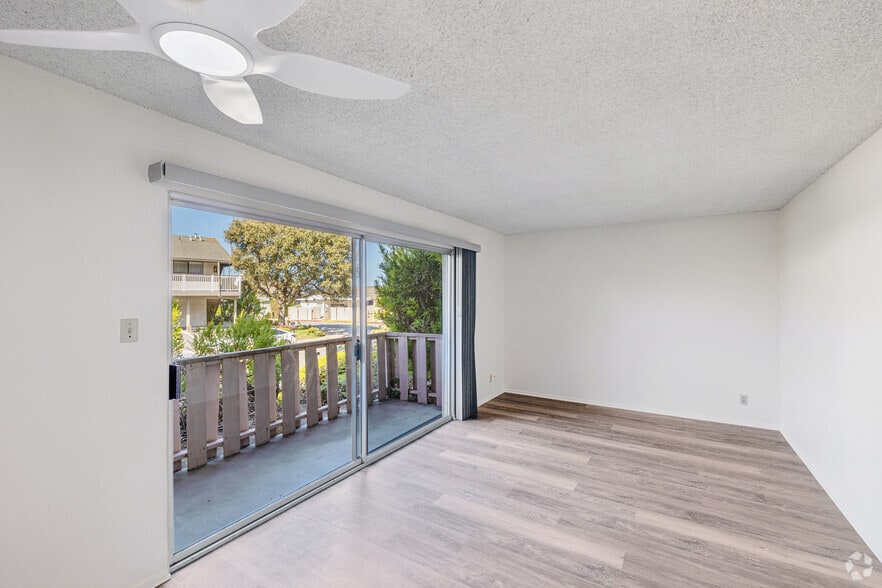 Unit C - Living Room - 2710 Spyglass Dr