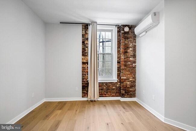 Building Photo - 257 N 3rd St