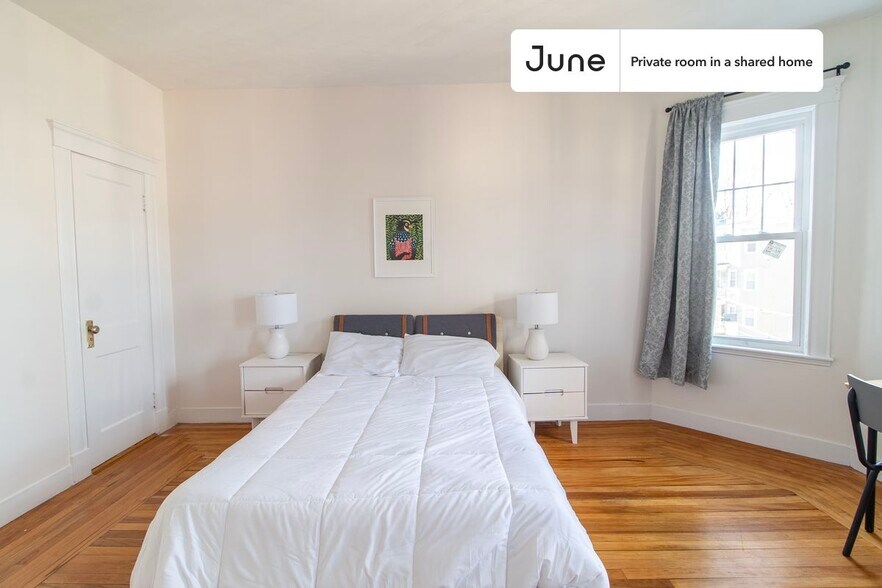 Building Photo - Room in Shared 4 bed/1 bath home in Dorchester Center
