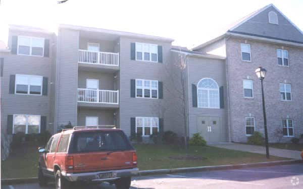 Primary Photo - Berkshire Gardens