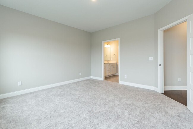 Building Photo - **BE THE LUCKY ONE TO LIVE IN THIS 2022-BUILT UPSCALE COTTAGE HOME IN THE PRESERVE AT BELLE POINTE**