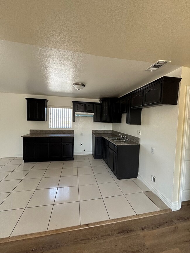 Building Photo - 830-828 W 71st St