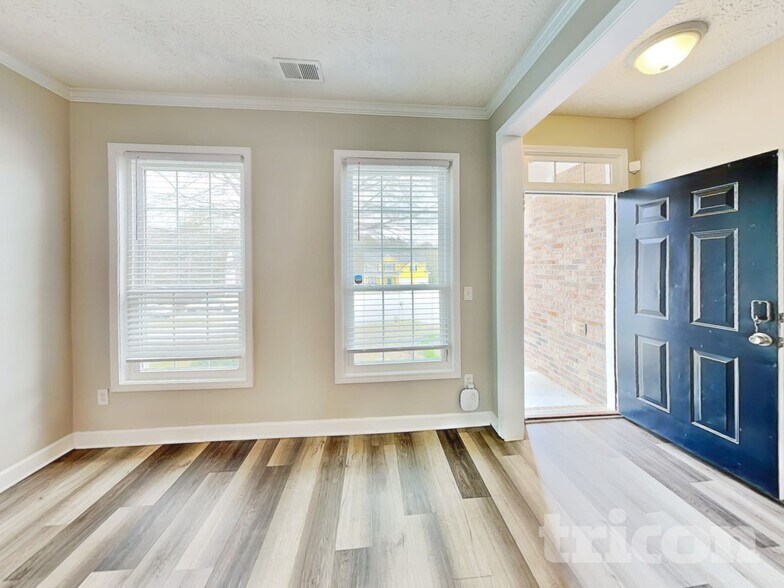 Building Photo - 415 Park Creek Trce