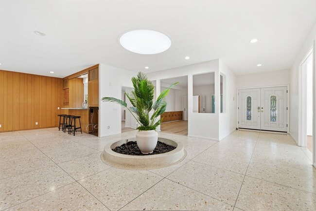 Building Photo - Alto Cedro Estate Lease