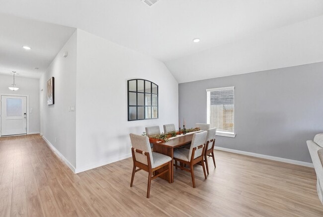 Building Photo - 8611 Pier Cove Dr